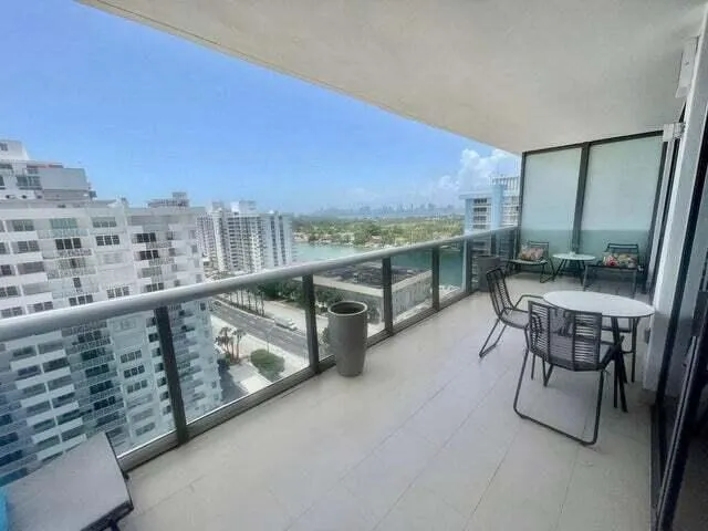 5875 COLLINS AVENUE #1606 Miami Beach, FL 33140