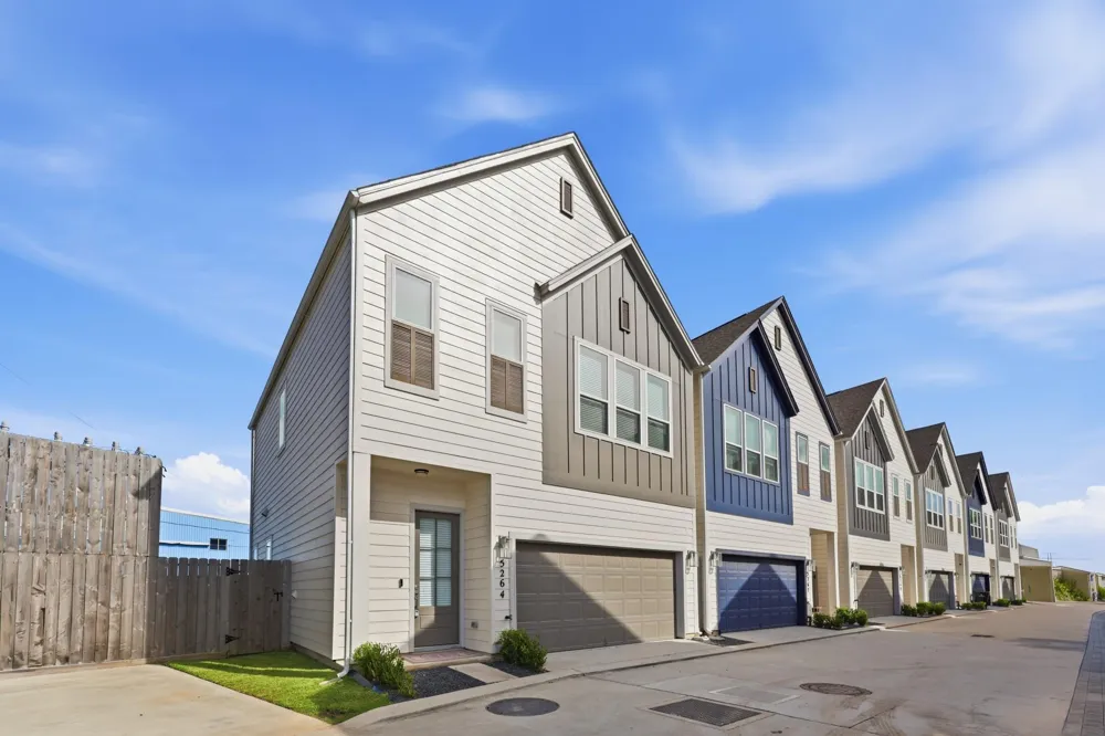 5264 Texas Street Houston, TX 77011