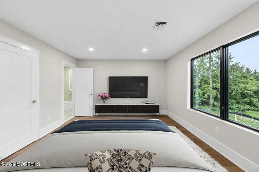 11 Hobart Street Marlboro, NJ 07746