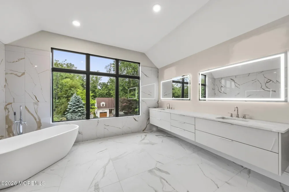 11 Hobart Street Marlboro, NJ 07746