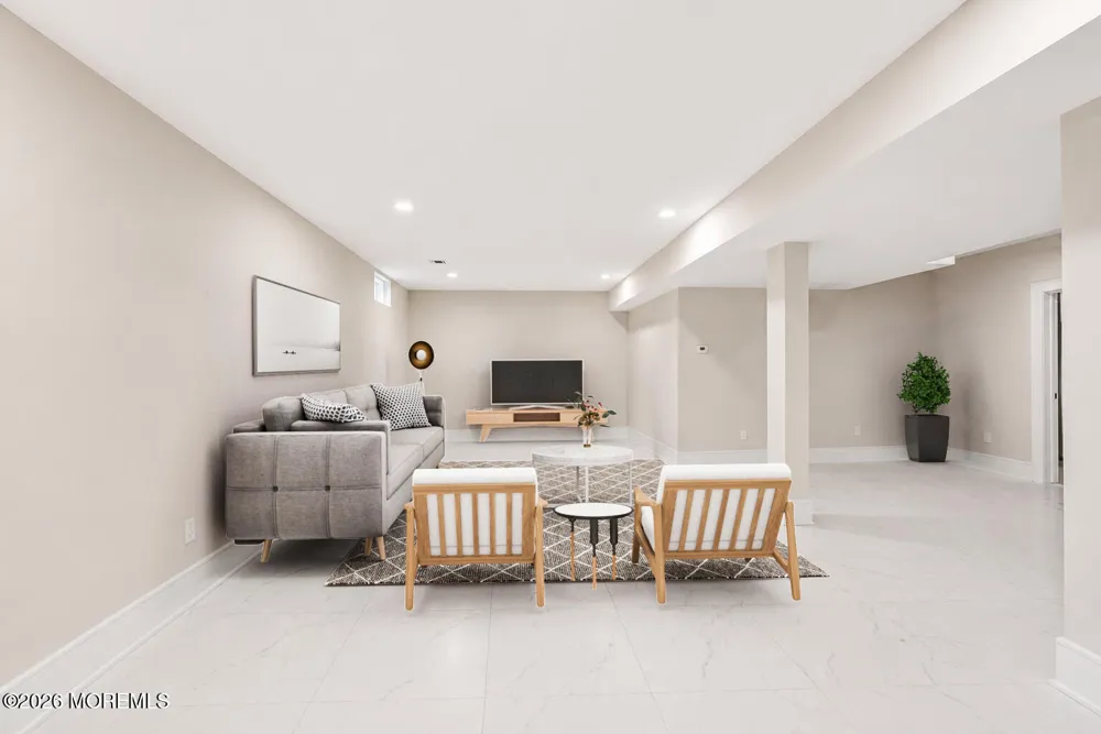 11 Hobart Street Marlboro, NJ 07746