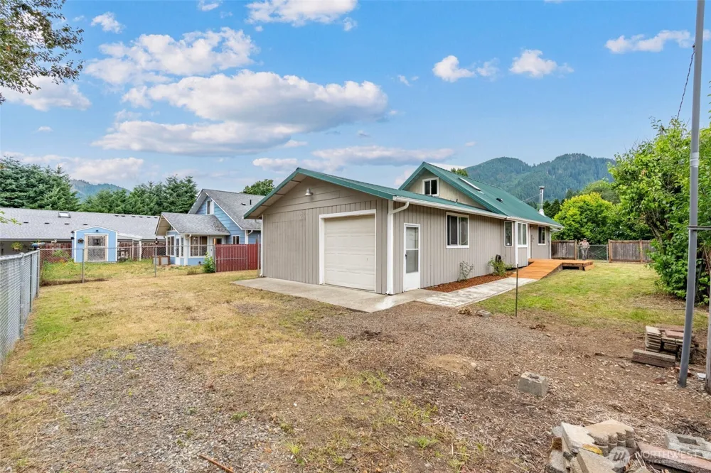 725 W Main Avenue Morton, WA 98356