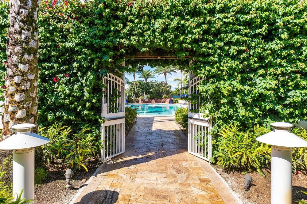 4752 BOCAIRE BOULEVARD Boca Raton, FL 33487