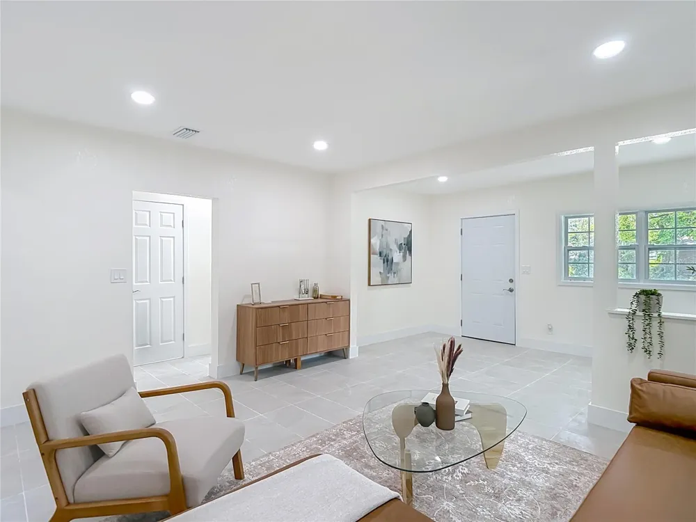 8010 13TH STREET Tampa, FL 33604