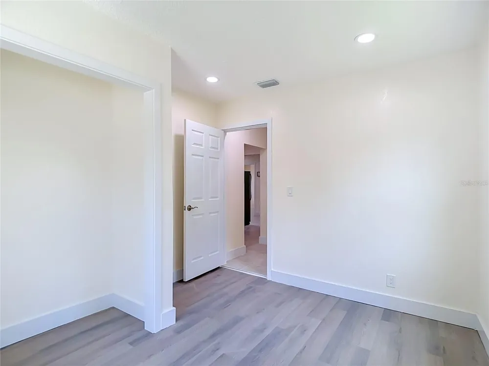 8010 13TH STREET Tampa, FL 33604
