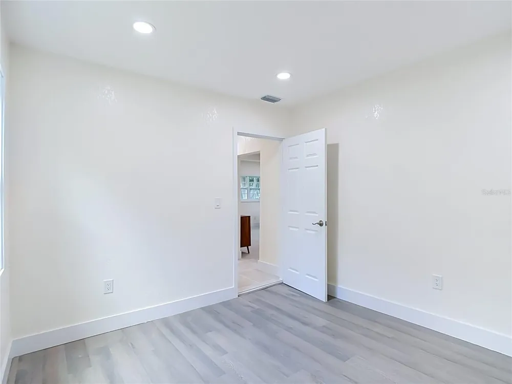 8010 13TH STREET Tampa, FL 33604
