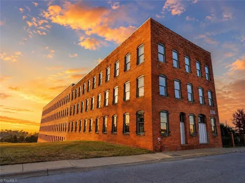836 Oak Street #306