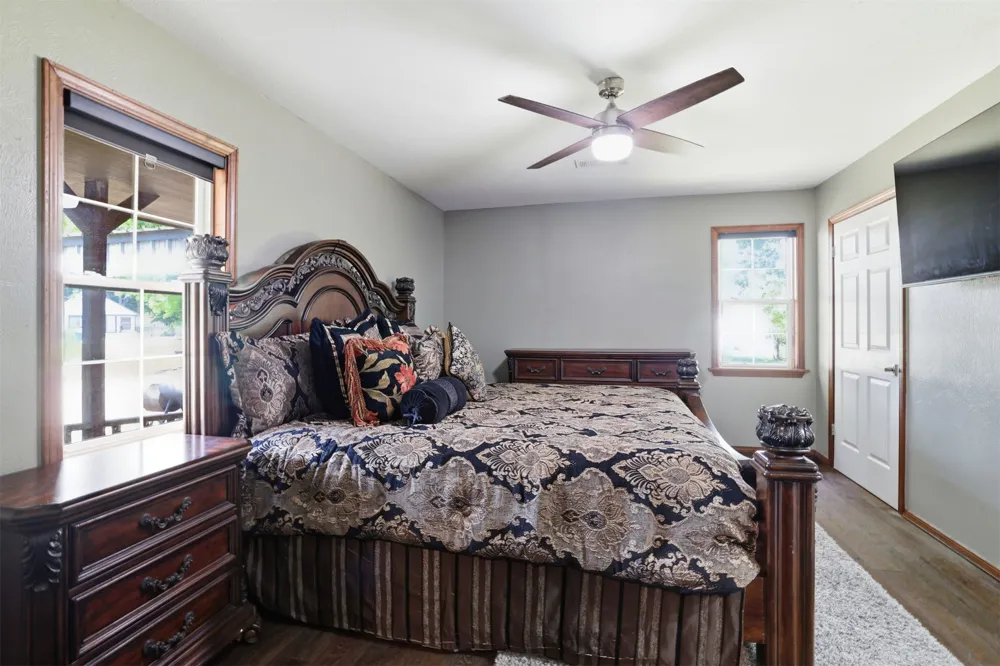 210 Main Caddo, OK 74729