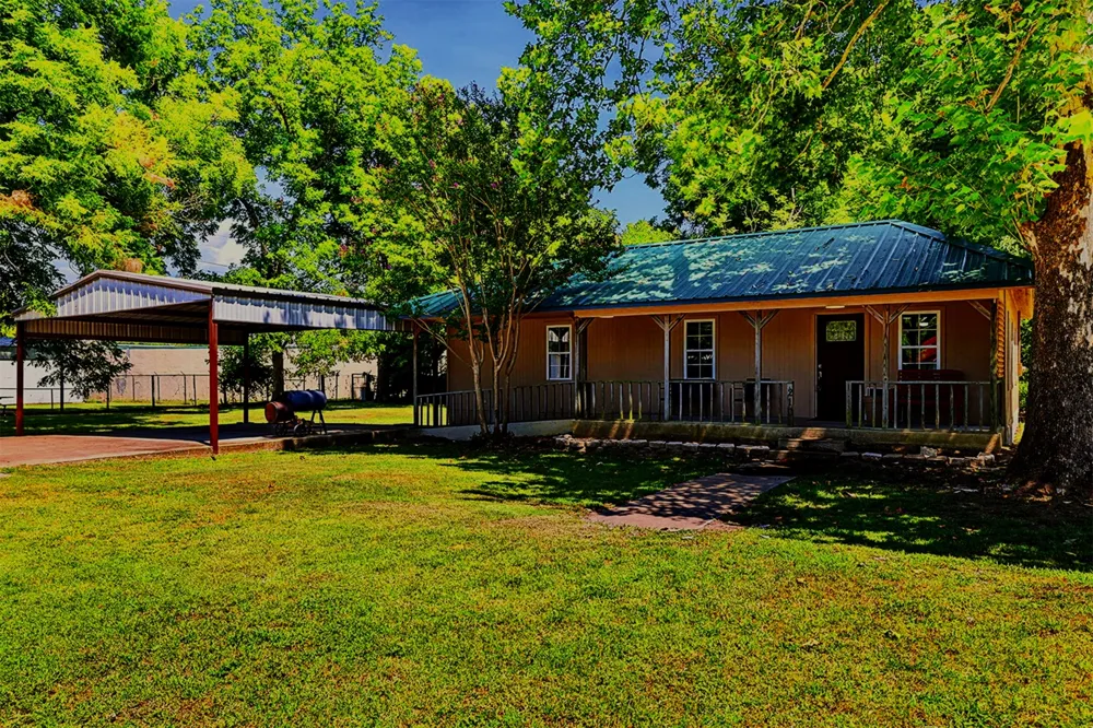 210 Main Caddo, OK 74729
