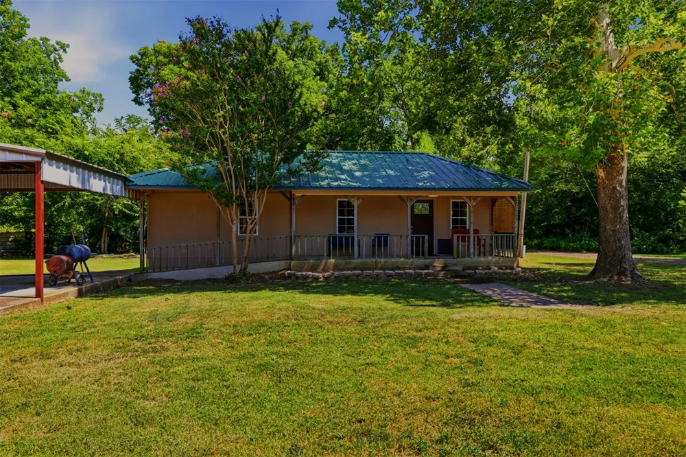 210 Main Caddo, OK 74729