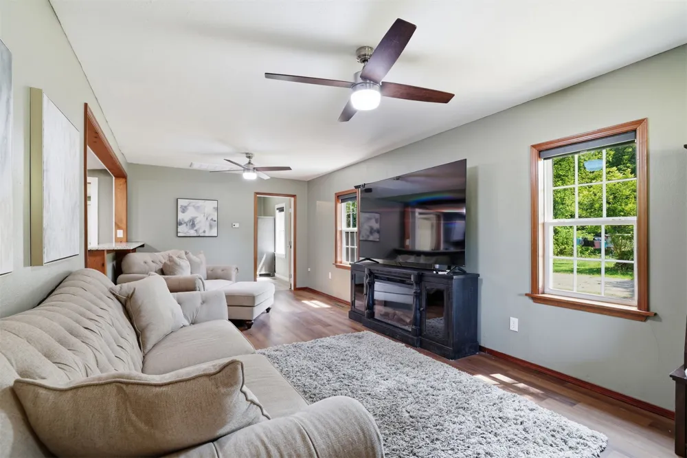 210 Main Caddo, OK 74729