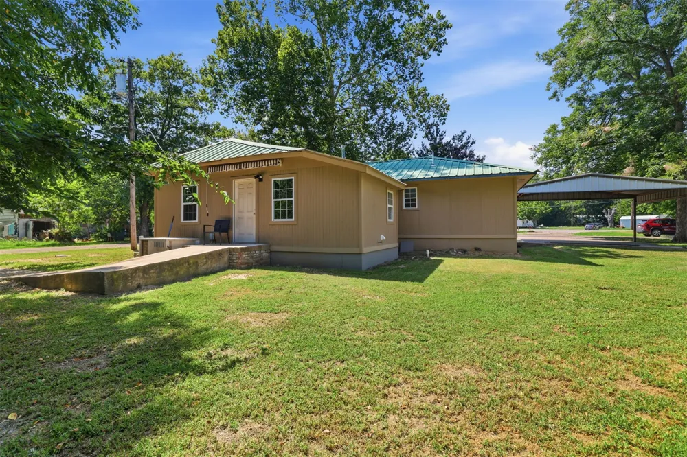 210 Main Caddo, OK 74729