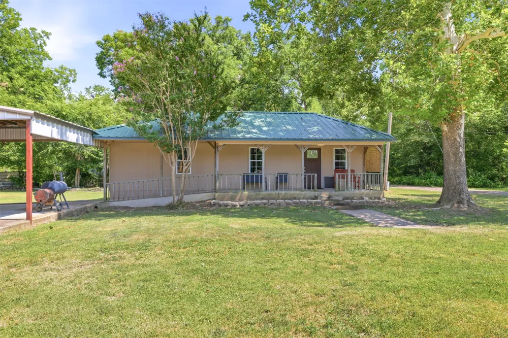 210 Main Caddo, OK 74729