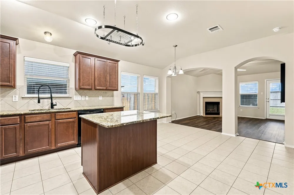 6541 Serena Lane Woodway, TX 76712
