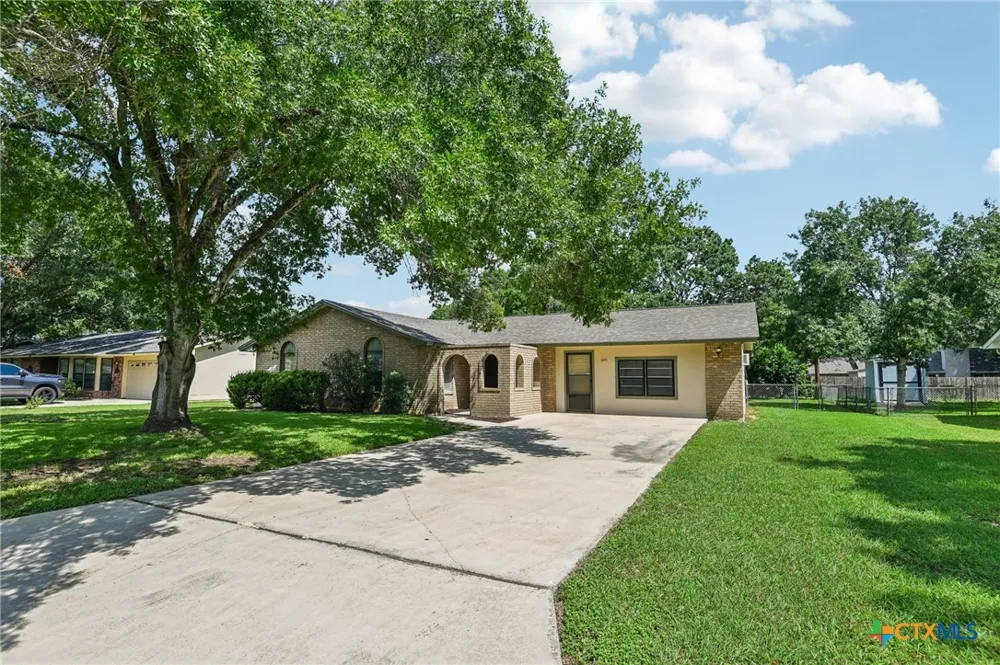 1641 Driftwood Drive Seguin, TX 78155