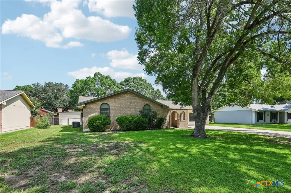 1641 Driftwood Drive Seguin, TX 78155