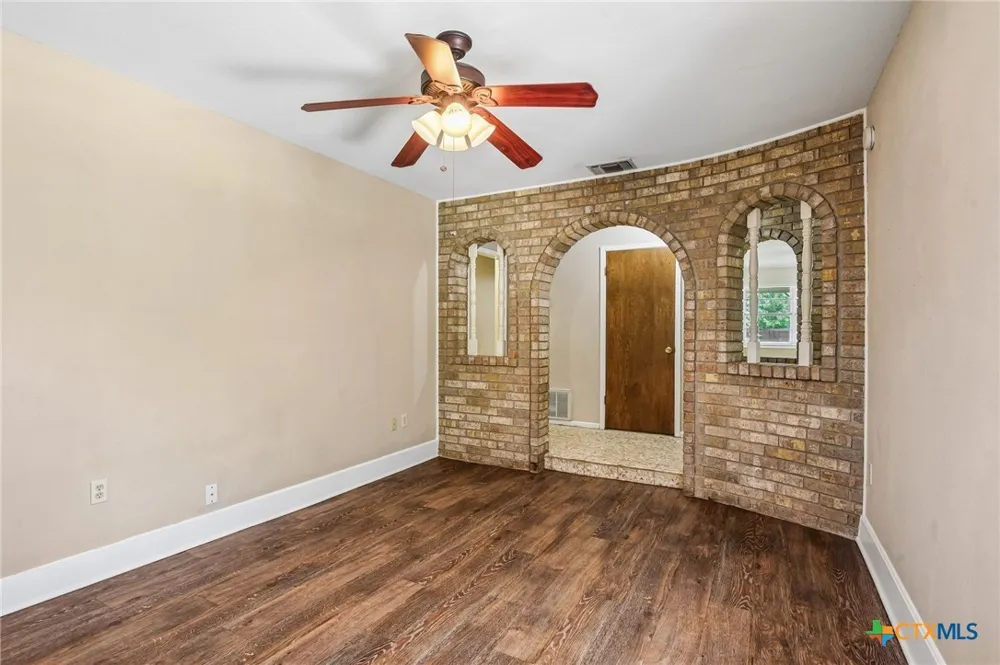 1641 Driftwood Drive Seguin, TX 78155