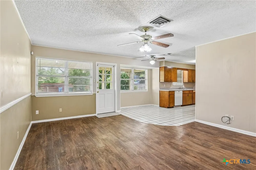 1641 Driftwood Drive Seguin, TX 78155