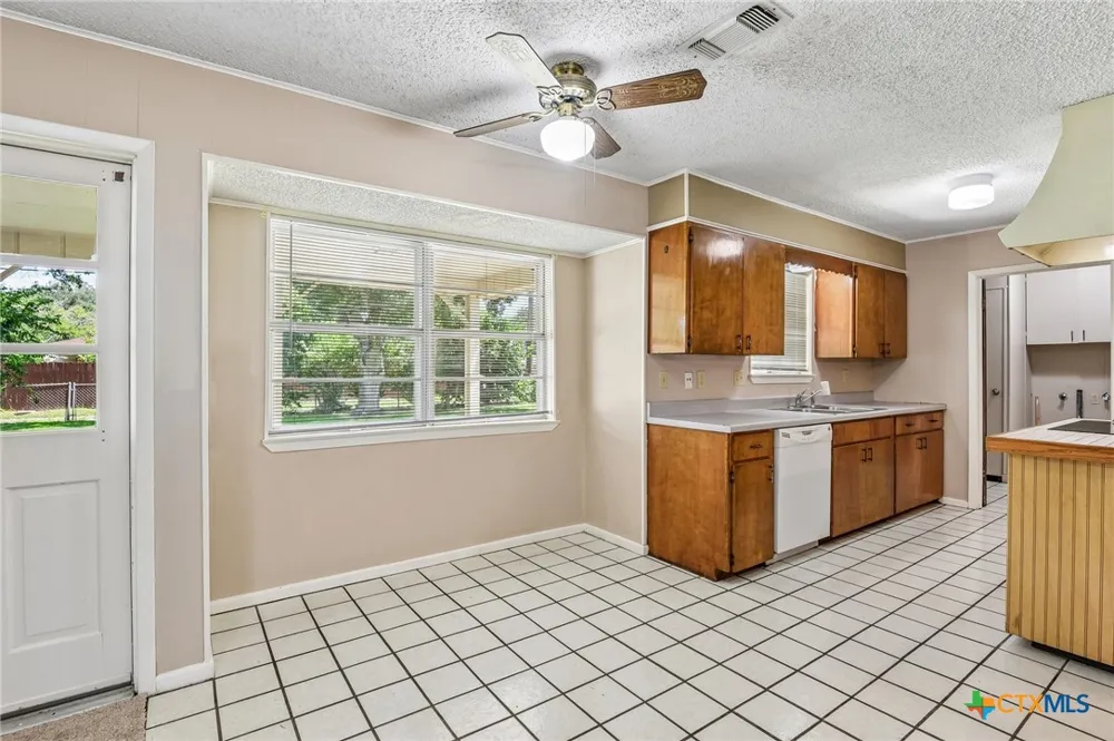 1641 Driftwood Drive Seguin, TX 78155