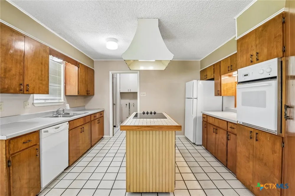1641 Driftwood Drive Seguin, TX 78155