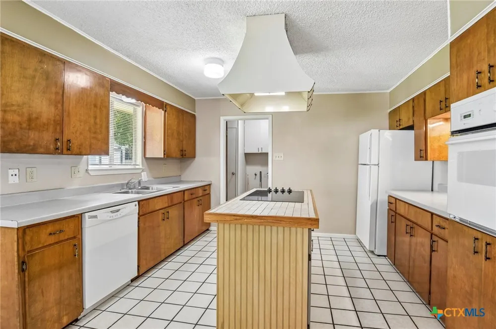 1641 Driftwood Drive Seguin, TX 78155