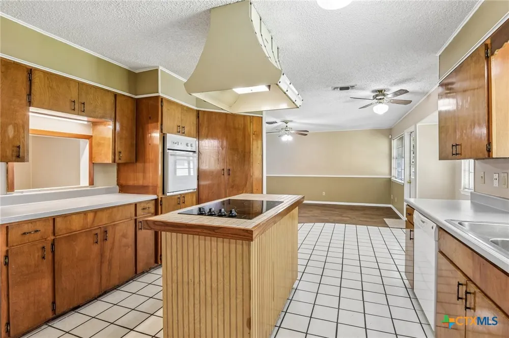 1641 Driftwood Drive Seguin, TX 78155