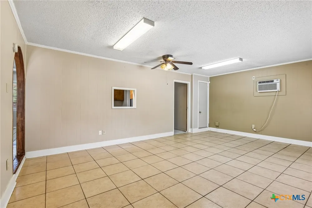 1641 Driftwood Drive Seguin, TX 78155