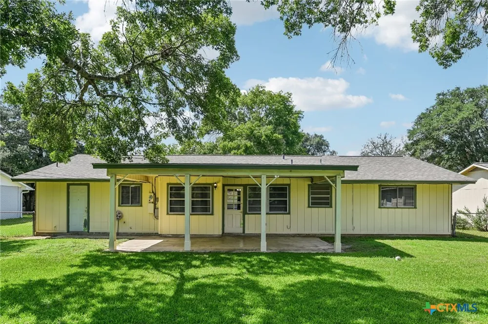 1641 Driftwood Drive Seguin, TX 78155