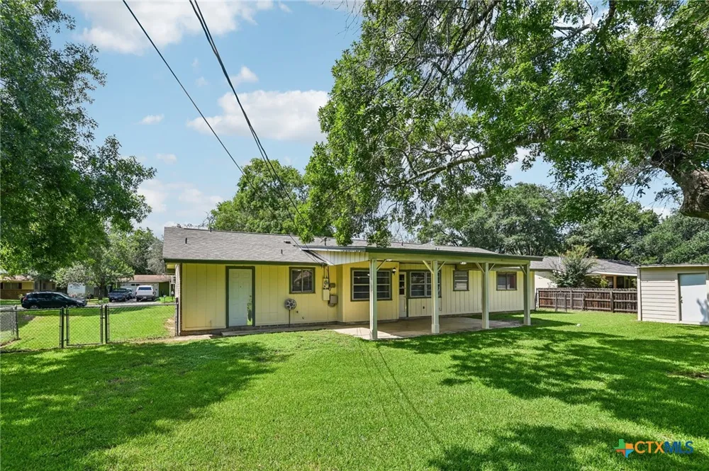 1641 Driftwood Drive Seguin, TX 78155
