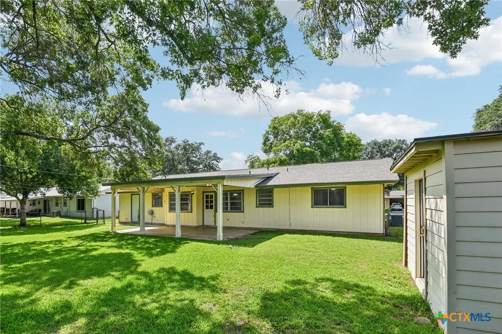 1641 Driftwood Drive Seguin, TX 78155
