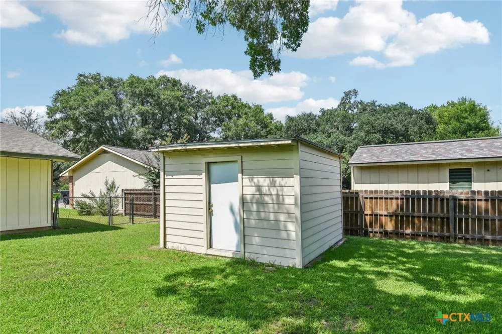 1641 Driftwood Drive Seguin, TX 78155