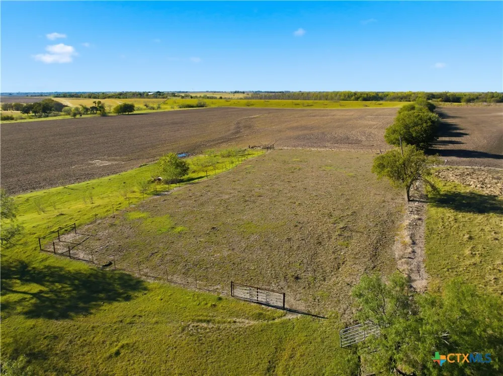 2663 W Crabb West, TX 76691