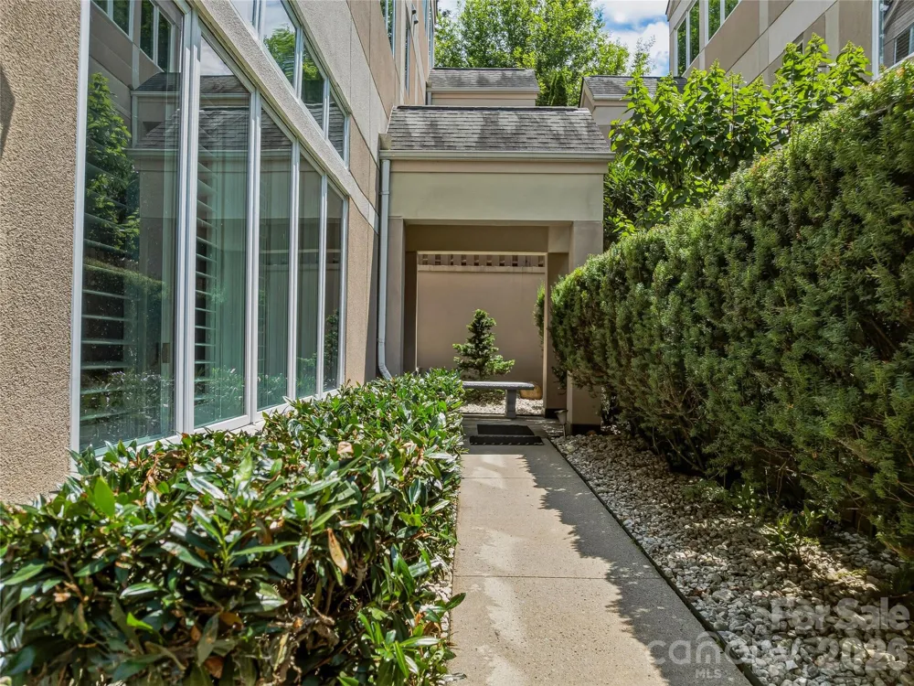 30 Dover Street Asheville, NC 28804