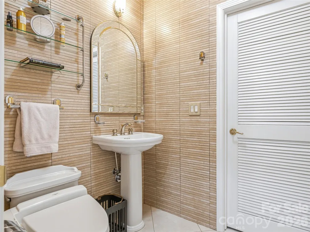 30 Dover Street Asheville, NC 28804