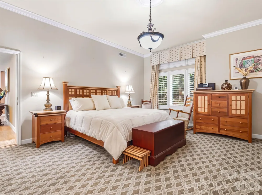 30 Dover Street Asheville, NC 28804