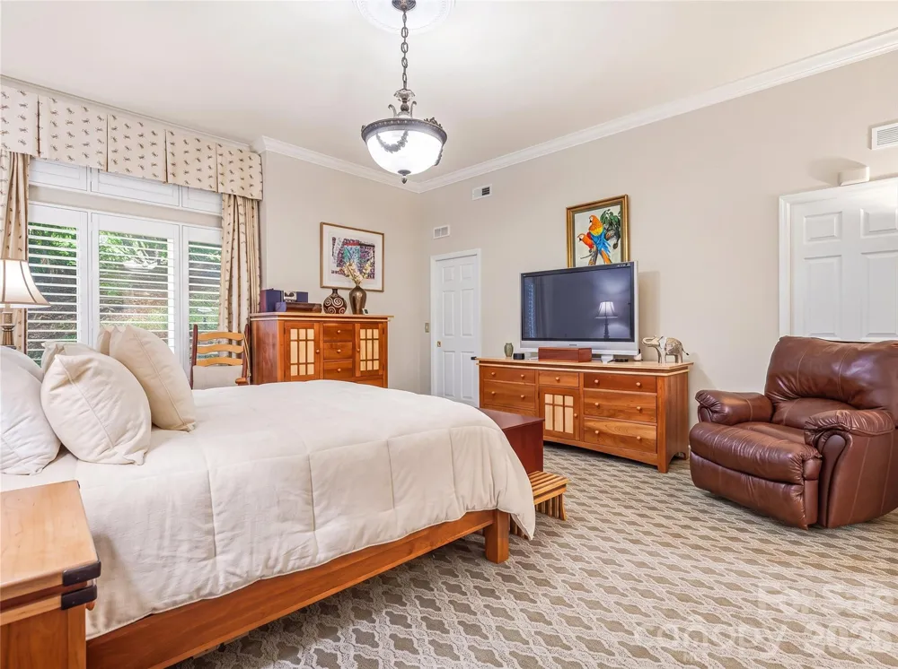 30 Dover Street Asheville, NC 28804