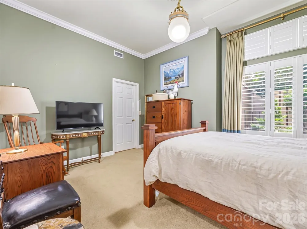 30 Dover Street Asheville, NC 28804