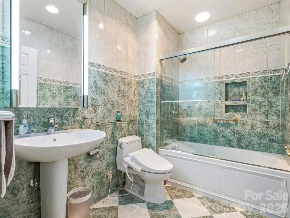30 Dover Street Asheville, NC 28804
