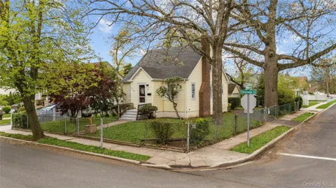 21 Voshage Street