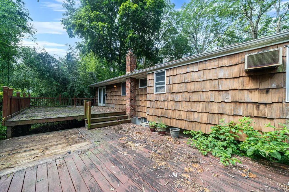 11 Radio Avenue Miller Place, NY 11764