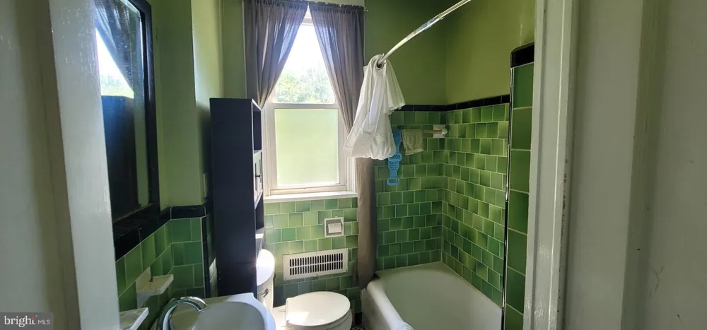 907 MACDADE BOULEVARD Lansdowne, PA 19050