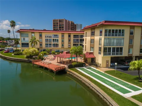 121 ISLAND WAY #334