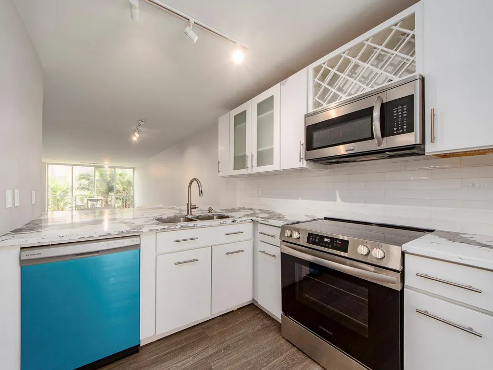 121 ISLAND WAY #334 Clearwater Beach, FL 33767