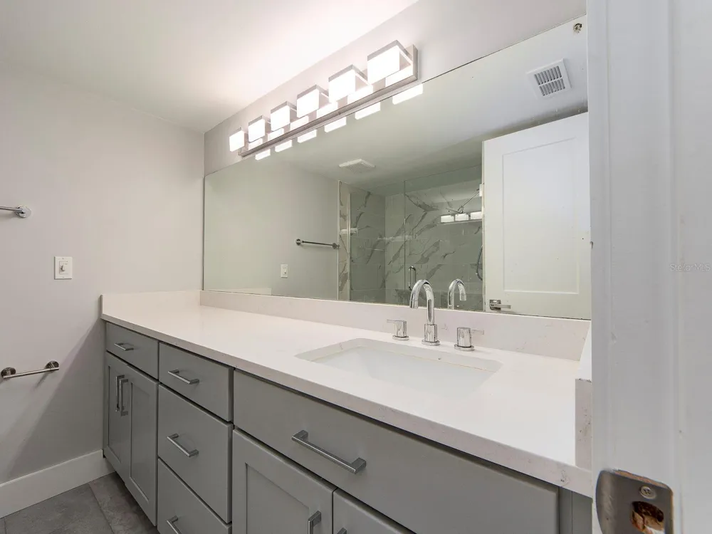 121 ISLAND WAY #334 Clearwater Beach, FL 33767