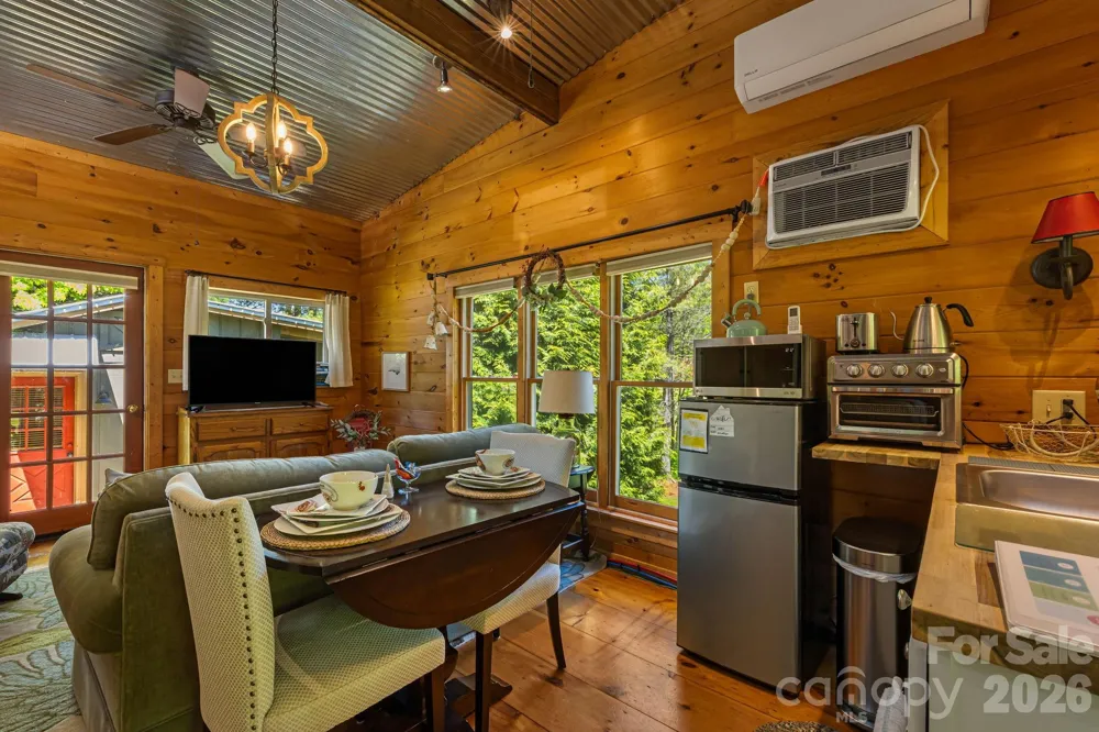 107  111 Hougie Heaven Lane Franklin, NC 28734