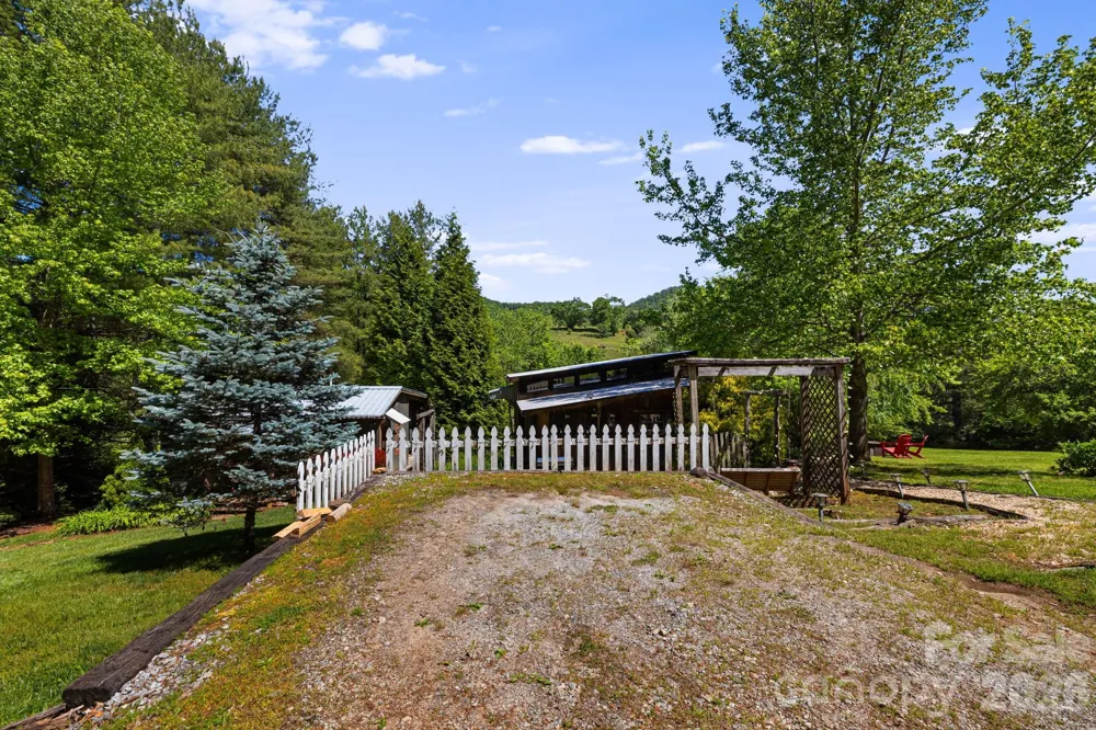 107  111 Hougie Heaven Lane Franklin, NC 28734