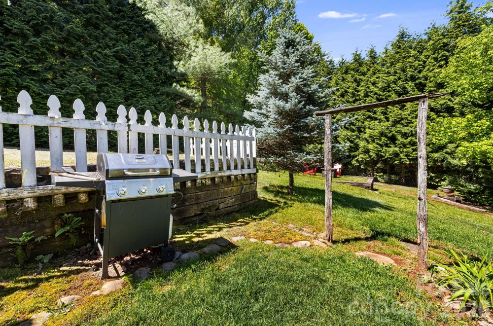 107  111 Hougie Heaven Lane Franklin, NC 28734