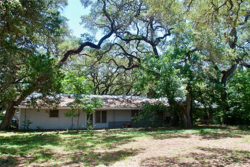 29 County Road 77b Hallettsville, TX 77964