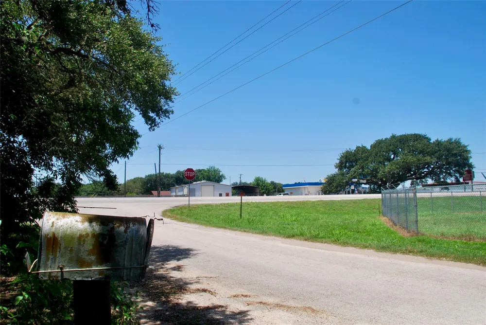 29 County Road 77b Hallettsville, TX 77964