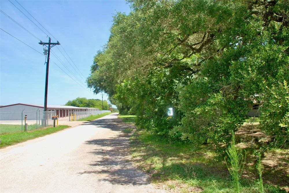 29 County Road 77b Hallettsville, TX 77964